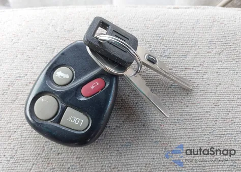 1998 Oldsmobile Eighty-Eight Ls from USA, damaged, VIN 1G3HN52K1W4802204